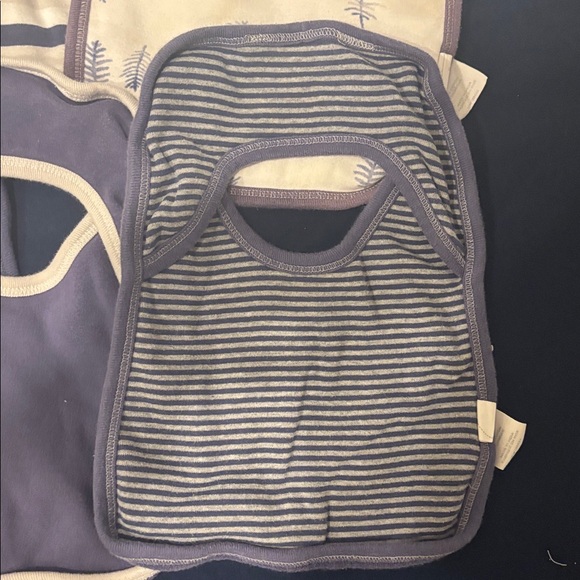 Burt’s Bees Baby Set of 5 (and one free!) Baby Bibs - Picture 5 of 5